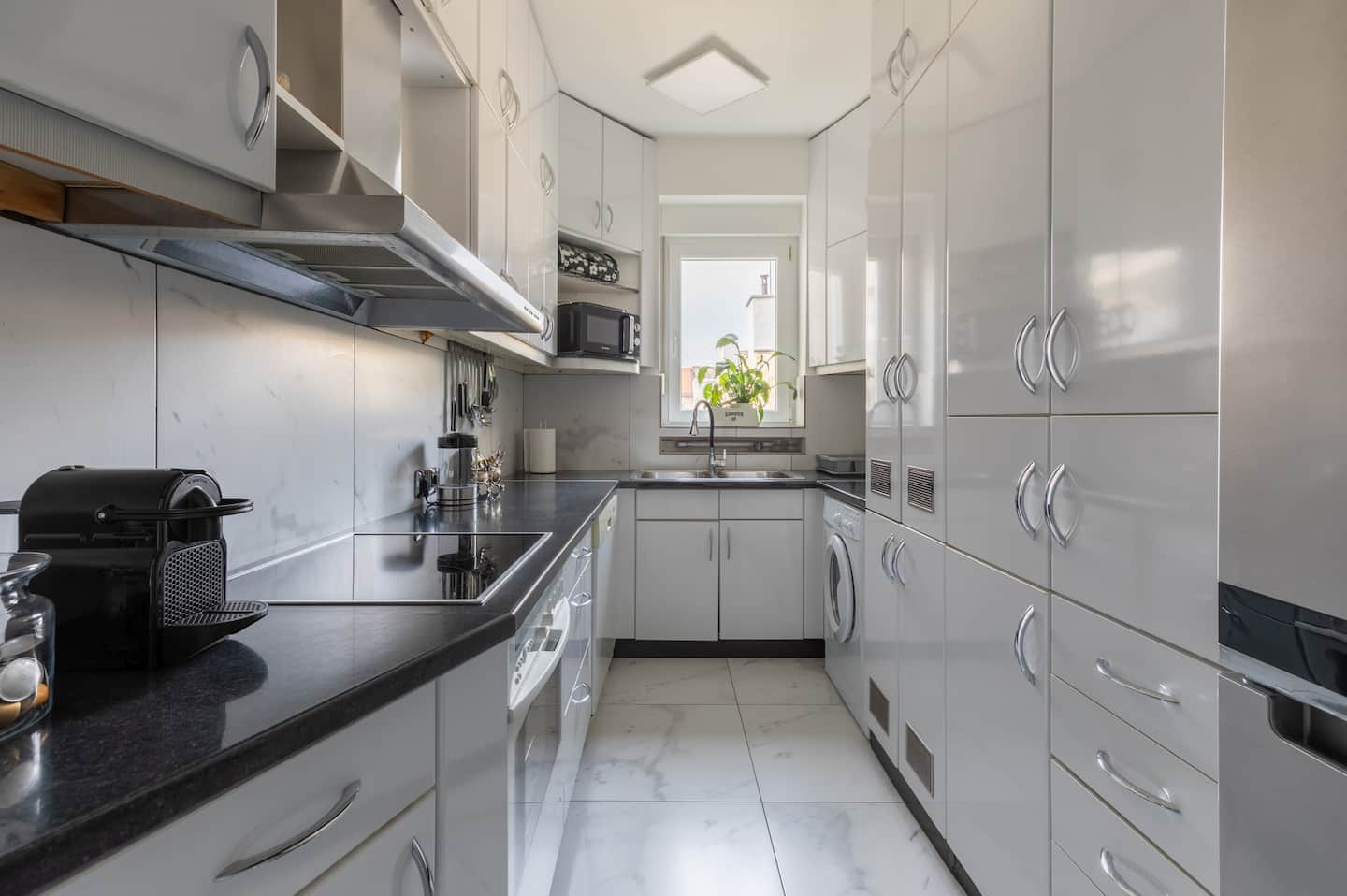 Kuhinja - pogled iz blagovaonice